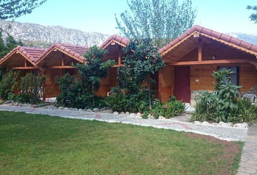 חדר סטנדרט לשלושה עם מרפסת, Ugur Pansiyon Bungalows