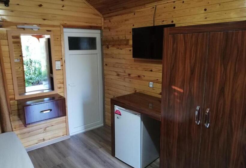 Трехместный Номер Стандарт с Балконом, Ugur Pansiyon Bungalows