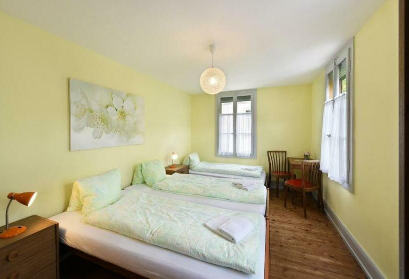 اتاق استاندارد سه تخته با سرویس بهداشتی مشترک, Budget Waldhotel Unspunnen