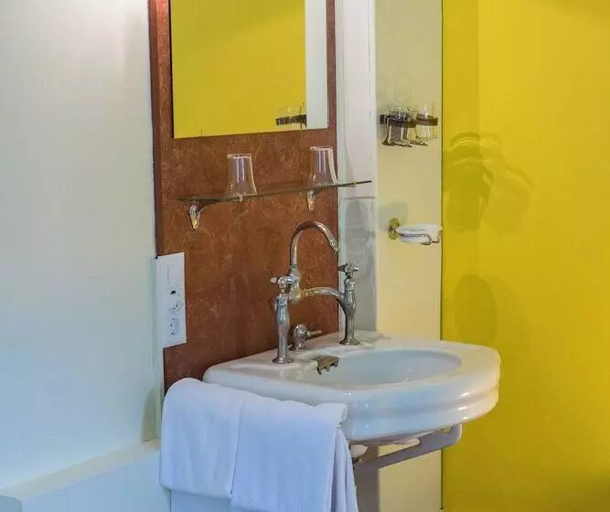 バス共有のスタンダードルーム, Budget Waldhotel Unspunnen