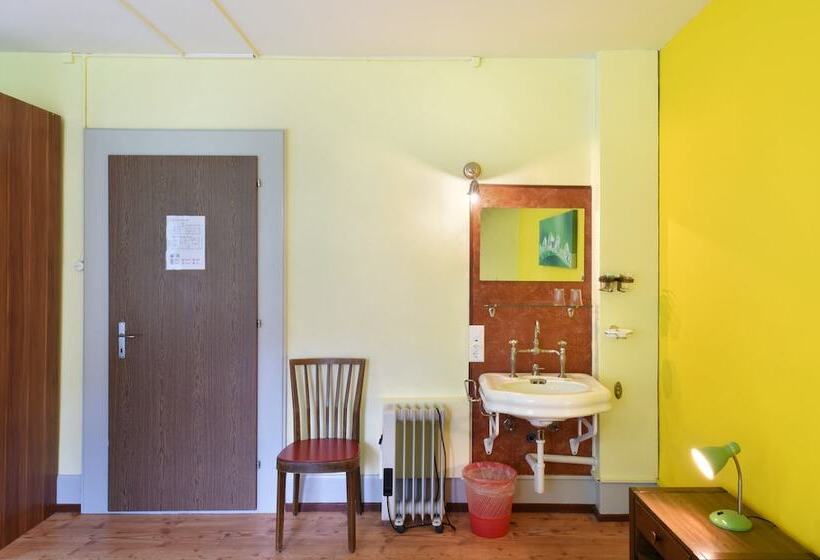 스탠다드 4인용 룸 공용 욕실, Budget Waldhotel Unspunnen