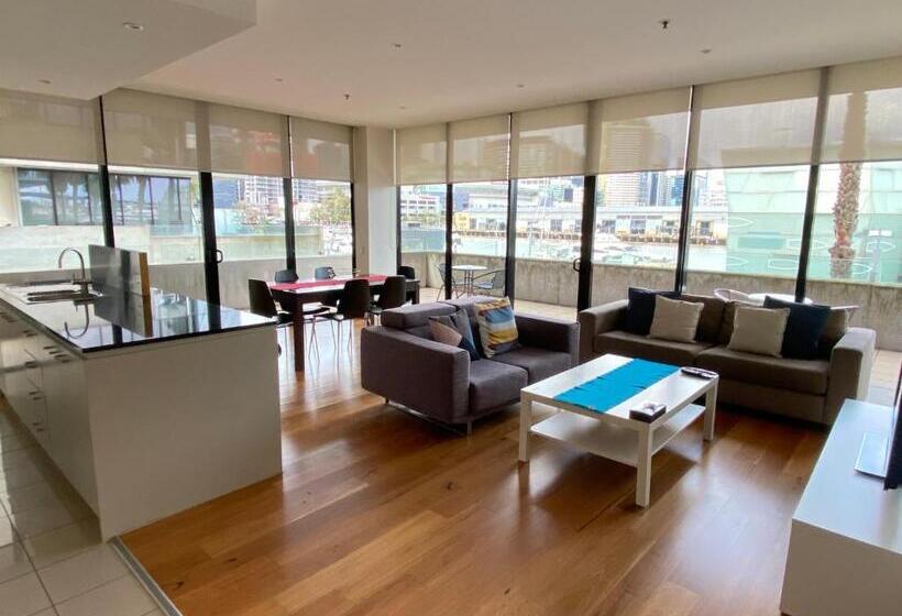 Апартаменты Deluxe 3 Спальни, Akom At Docklands