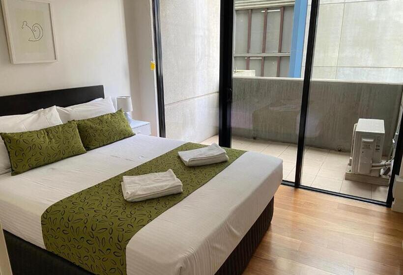 Апартаменты Deluxe 3 Спальни, Akom At Docklands