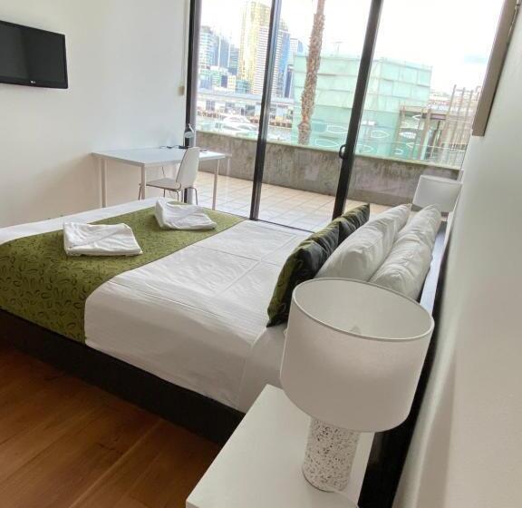 Апартаменты Deluxe 3 Спальни, Akom At Docklands