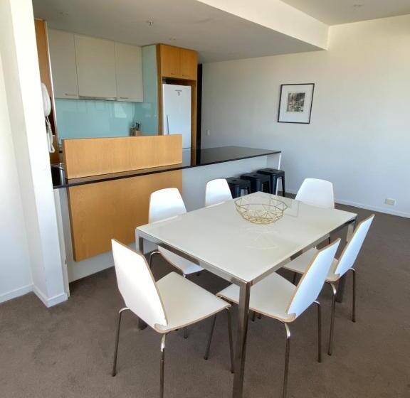 Апартаменты Deluxe 3 Спальни, Akom At Docklands