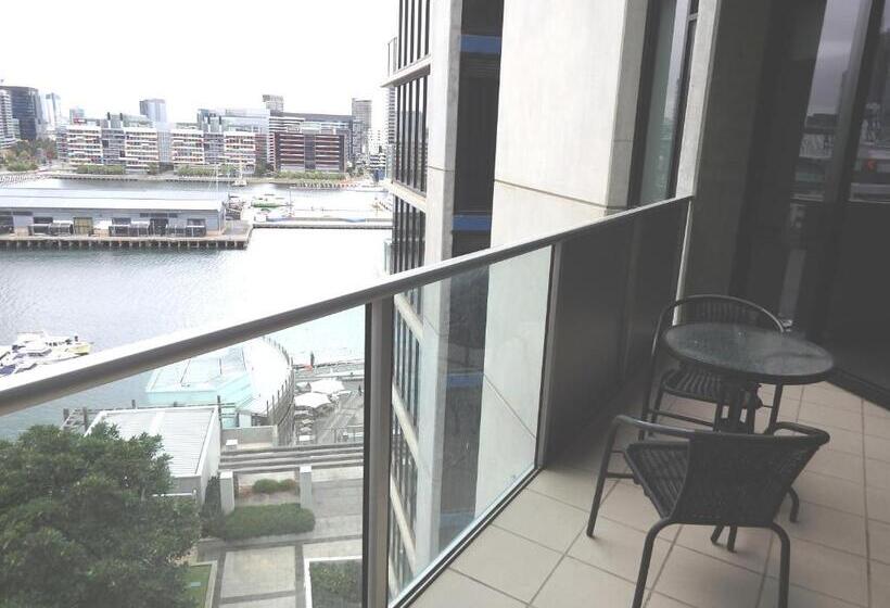2 Bedroom Apartment with Views, Akom At Docklands