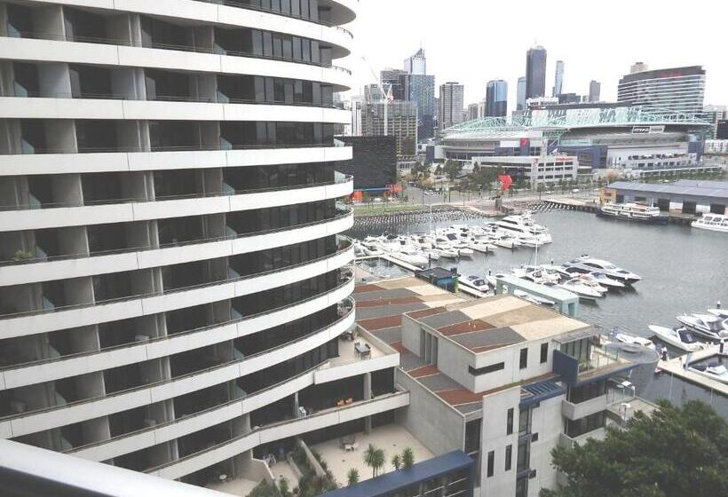 2 Bedroom Apartment with Views, Akom At Docklands