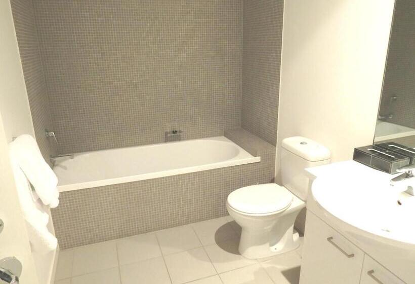 2 Bedroom Apartment with Views, Akom At Docklands