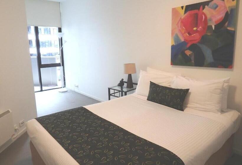 2 Bedroom Apartment with Views, Akom At Docklands