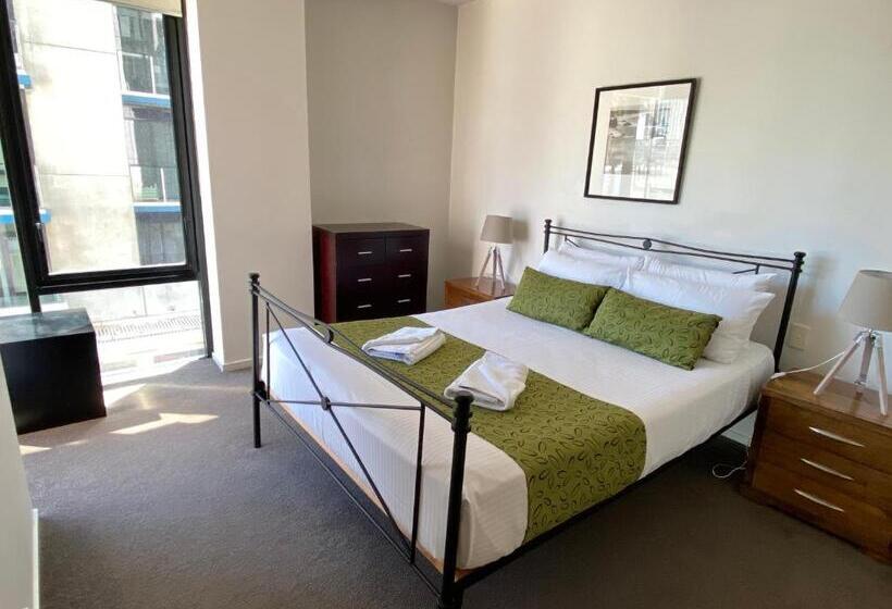 Апартаменты Deluxe 3 Спальни, Akom At Docklands