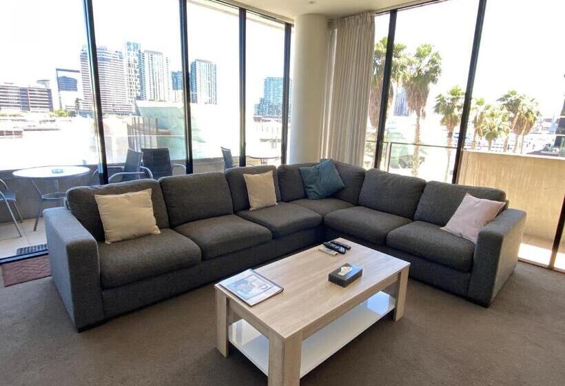 Апартаменты Deluxe 3 Спальни, Akom At Docklands