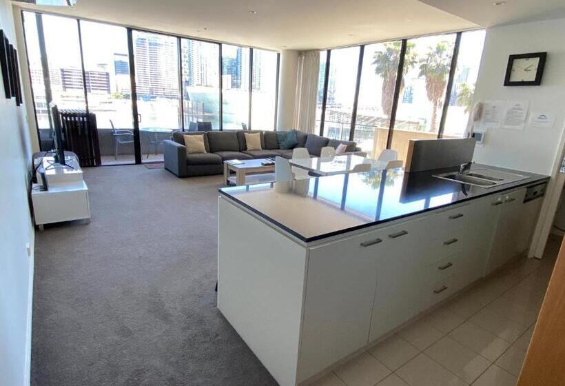 Апартаменты Deluxe 3 Спальни, Akom At Docklands