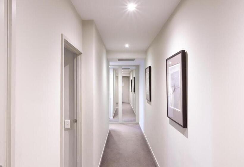 Апартаменты Deluxe 3 Спальни, Akom At Docklands