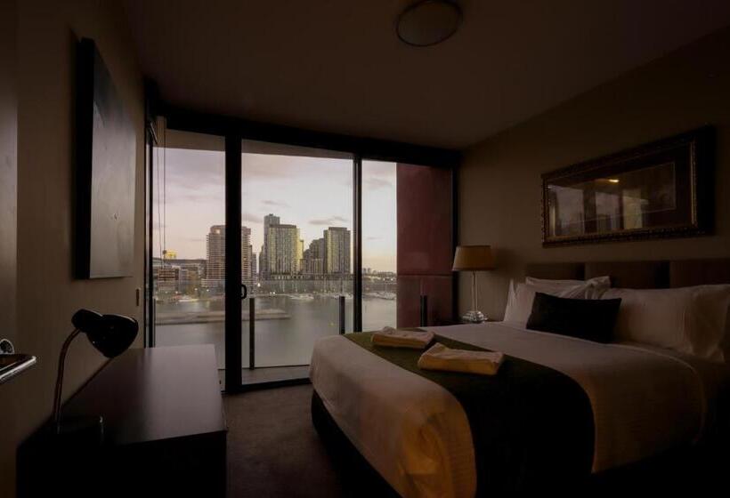 Апартаменты Deluxe 3 Спальни, Akom At Docklands