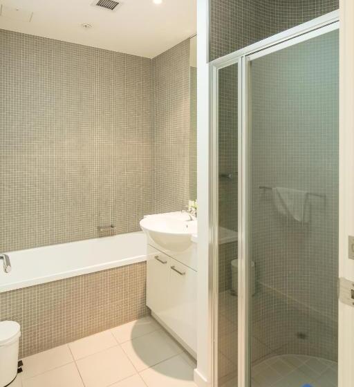 2 Bedroom Apartment with Views, Akom At Docklands