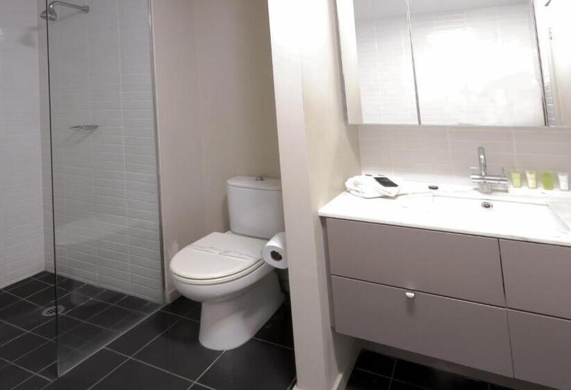 2 Bedroom Apartment with Views, Akom At Docklands