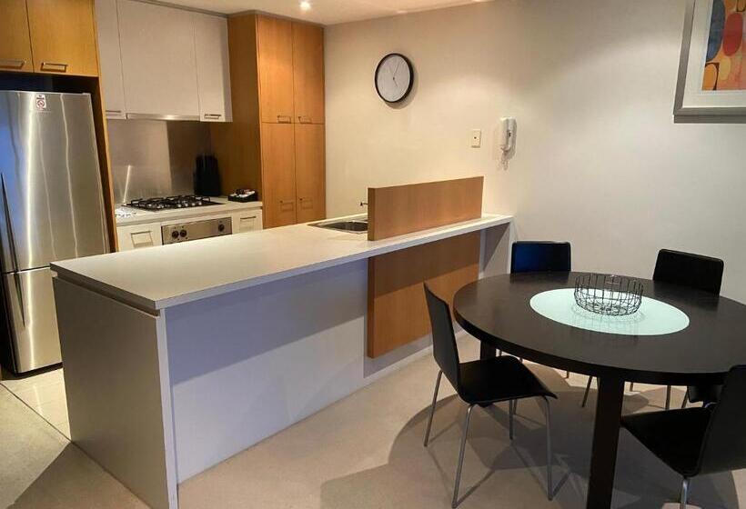 2 Bedroom Apartment with Views, Akom At Docklands