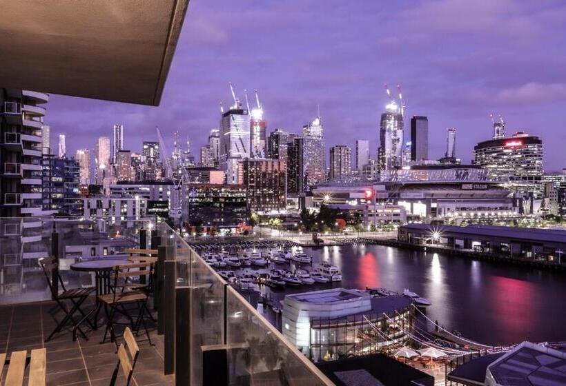 Апартаменты Deluxe 3 Спальни, Akom At Docklands