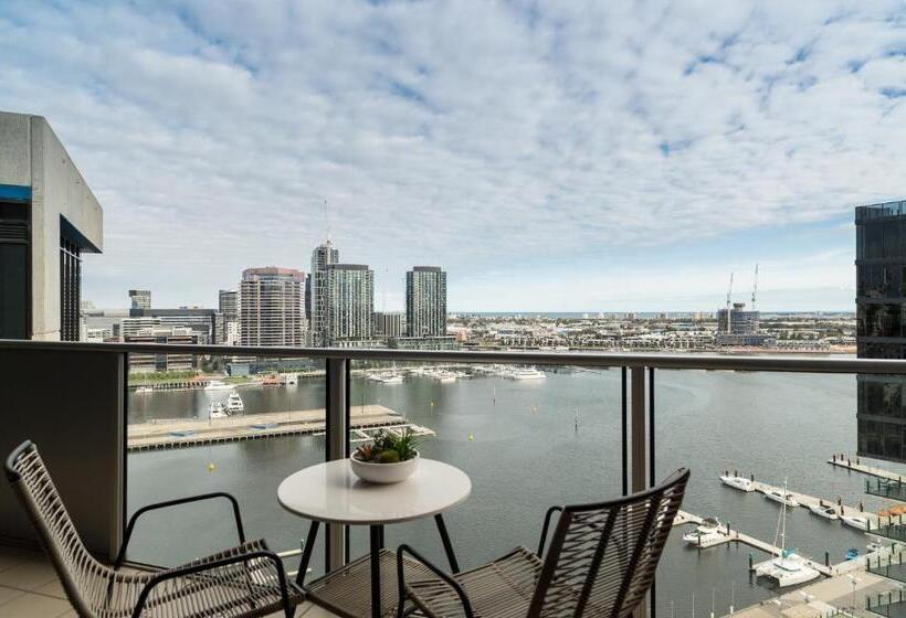 Апартаменты Deluxe 3 Спальни, Akom At Docklands