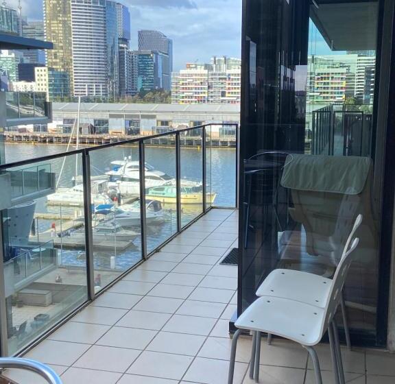 2 Bedroom Apartment with Views, Akom At Docklands