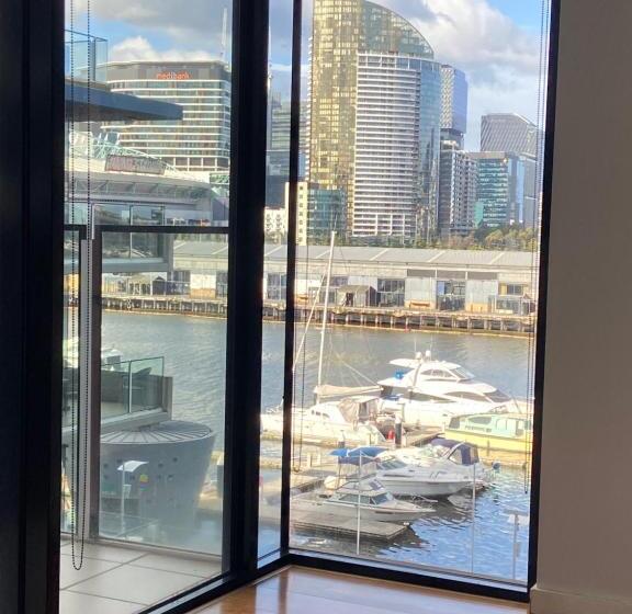 2 Bedroom Apartment with Views, Akom At Docklands