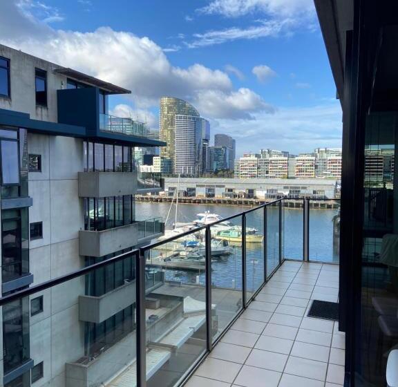 2 Bedroom Apartment with Views, Akom At Docklands