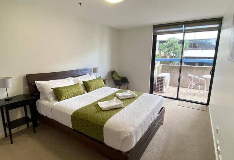 2 Bedroom Apartment with Views, Akom At Docklands