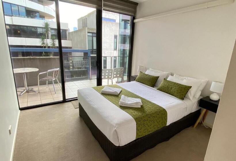 2 Bedroom Apartment with Views, Akom At Docklands