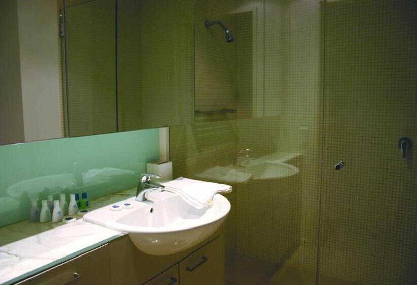 Апартаменты Deluxe 3 Спальни, Akom At Docklands