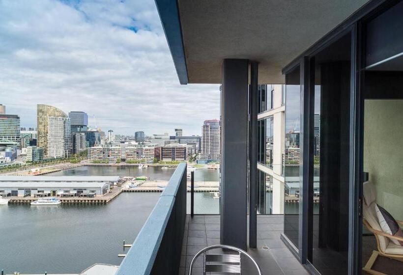 Апартаменты Deluxe 3 Спальни, Akom At Docklands