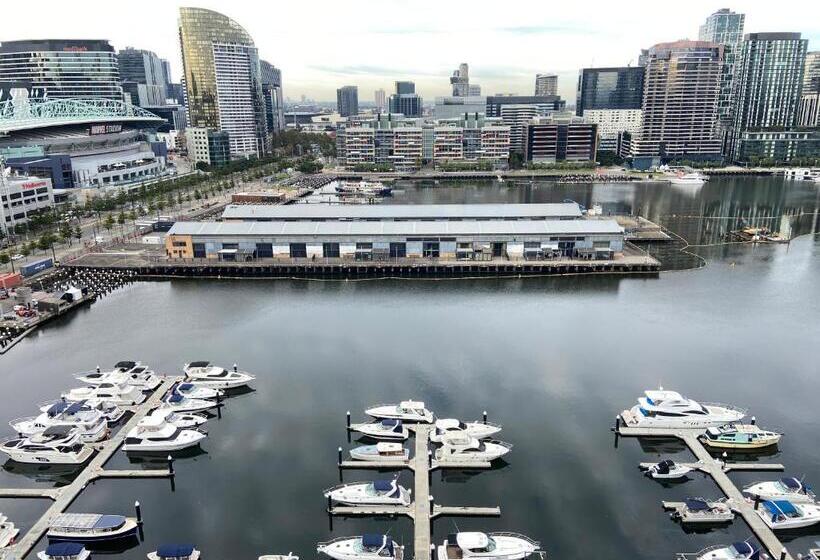 Апартаменты Deluxe 3 Спальни, Akom At Docklands