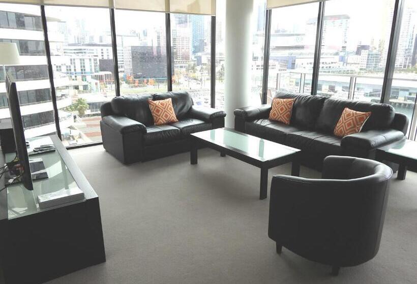 Апартаменты Deluxe 3 Спальни, Akom At Docklands