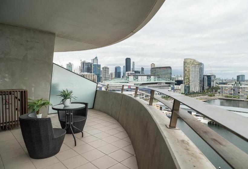 Апартаменты Deluxe 3 Спальни, Akom At Docklands