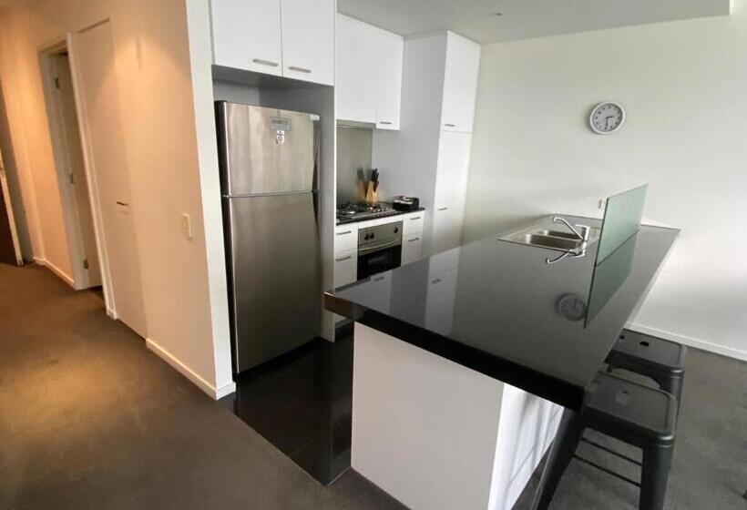 2 Bedroom Apartment with Views, Akom At Docklands