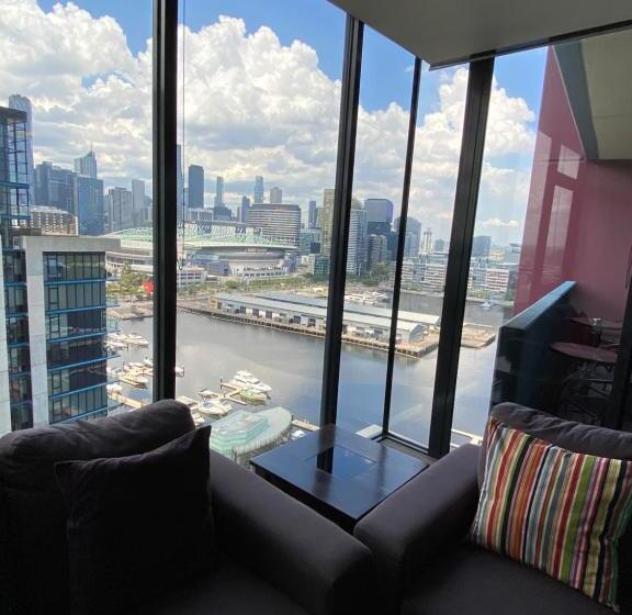 2 Bedroom Apartment with Views, Akom At Docklands