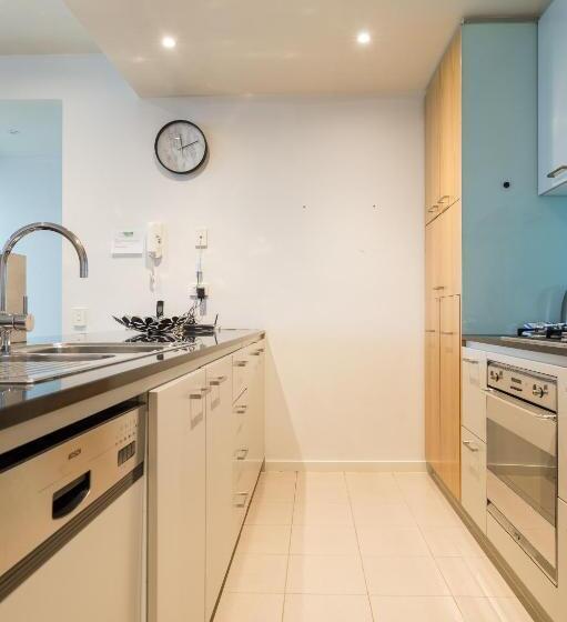 2 Bedroom Apartment with Views, Akom At Docklands