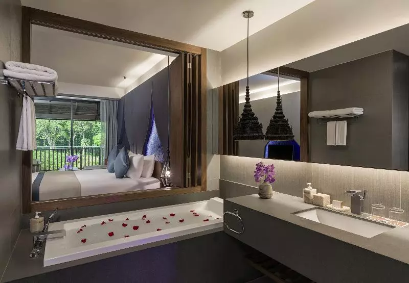 Deluxe Room King Size Bed