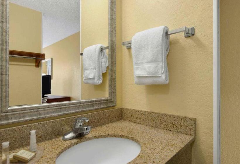 חדר דלוקס עם מיטת קינג, Baymont By Wyndham Gainesville I75