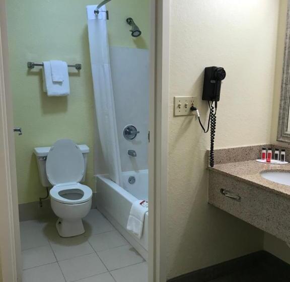 חדר סטנדרט שתי מיטות זוגיות, Baymont By Wyndham Gainesville I75