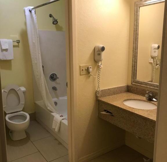 غرفه قياسيه سريرين مزدوجين, Baymont By Wyndham Gainesville I75