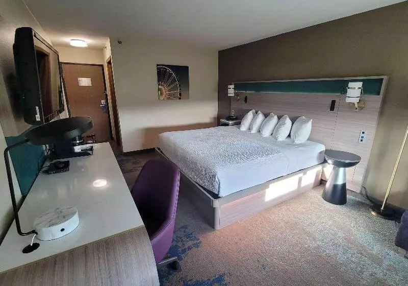 キングサイズベッドのスタンダードルーム, Best Western Plus Altoona Inn
