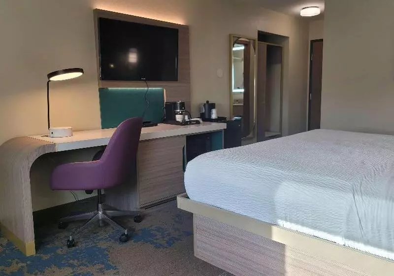 キングサイズベッドのスタンダードルーム, Best Western Plus Altoona Inn