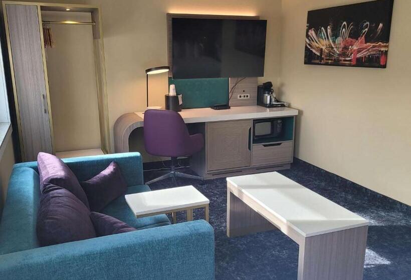 جناح, Best Western Plus Altoona Inn