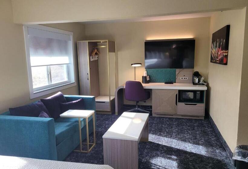 جناح, Best Western Plus Altoona Inn