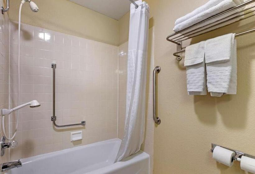 חדר סטנדרט מותאם לאדם עם מוגבלויות, Best Western Plus Altoona Inn