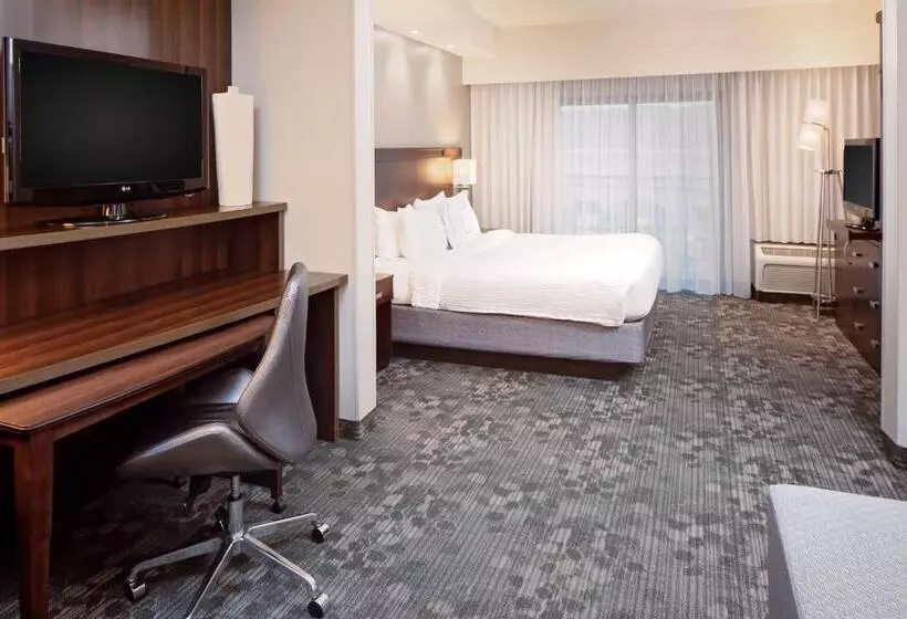 キングサイズベッドのデラックスルーム, Courtyard By Marriott Houma