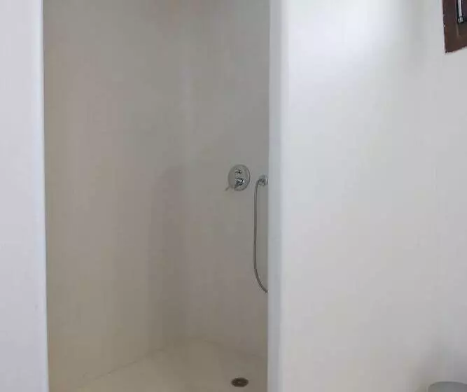 اتاق اجرایی, Finikas