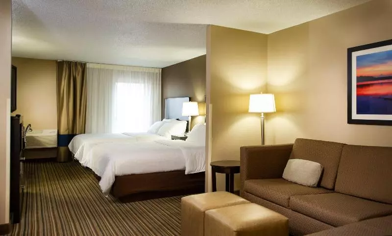 スイート, Holiday Inn Express & Suites Hayward, An Ihg