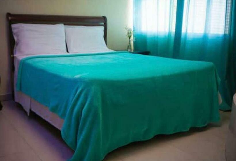 اتاق استاندارد, Luis V Santo Domingo