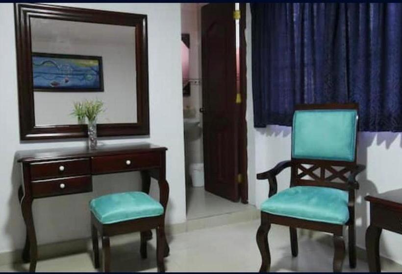 اتاق لوکس, Luis V Santo Domingo